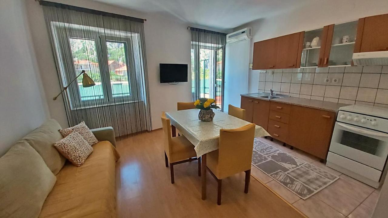 Apartment Mandic Omiš Exterior foto