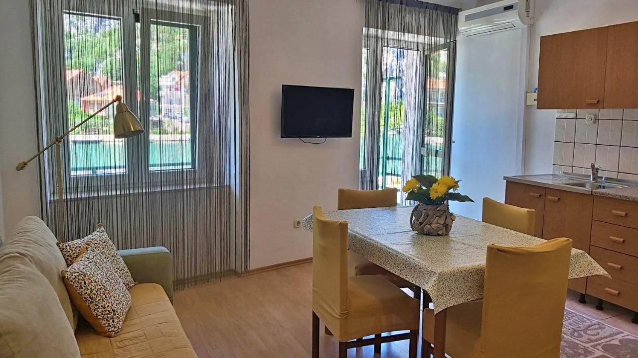 Apartment Mandic Omiš Exterior foto